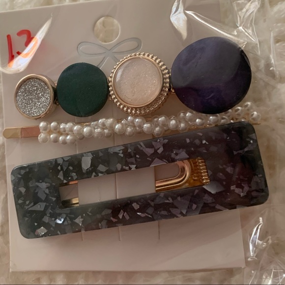 Hair accessories - Picture 1 of 8